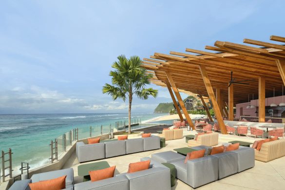 Uma Beach pool