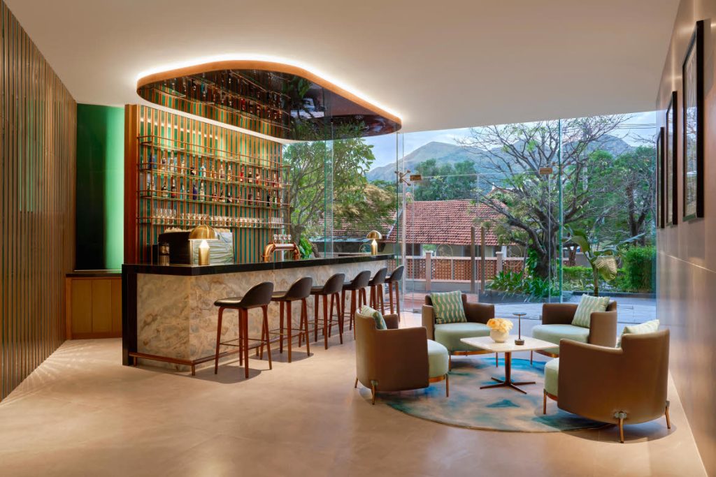Socialite, lobby bar, voco Scenia Bay Nha Trang
