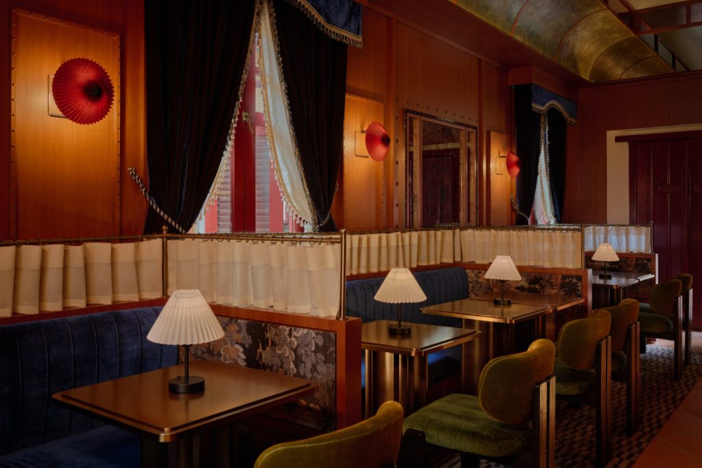 Bar Kap Carriage room