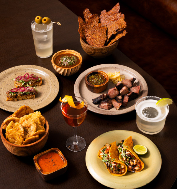 Toma y Toma Bangkok bar: drinks and food