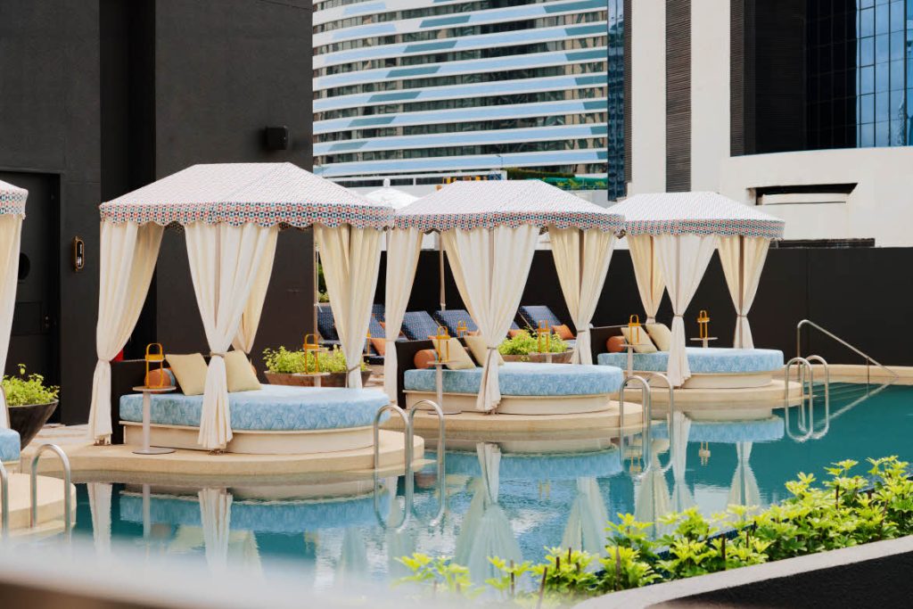 Canopy Bangkok Sukhumvit hotel rooftop pool
