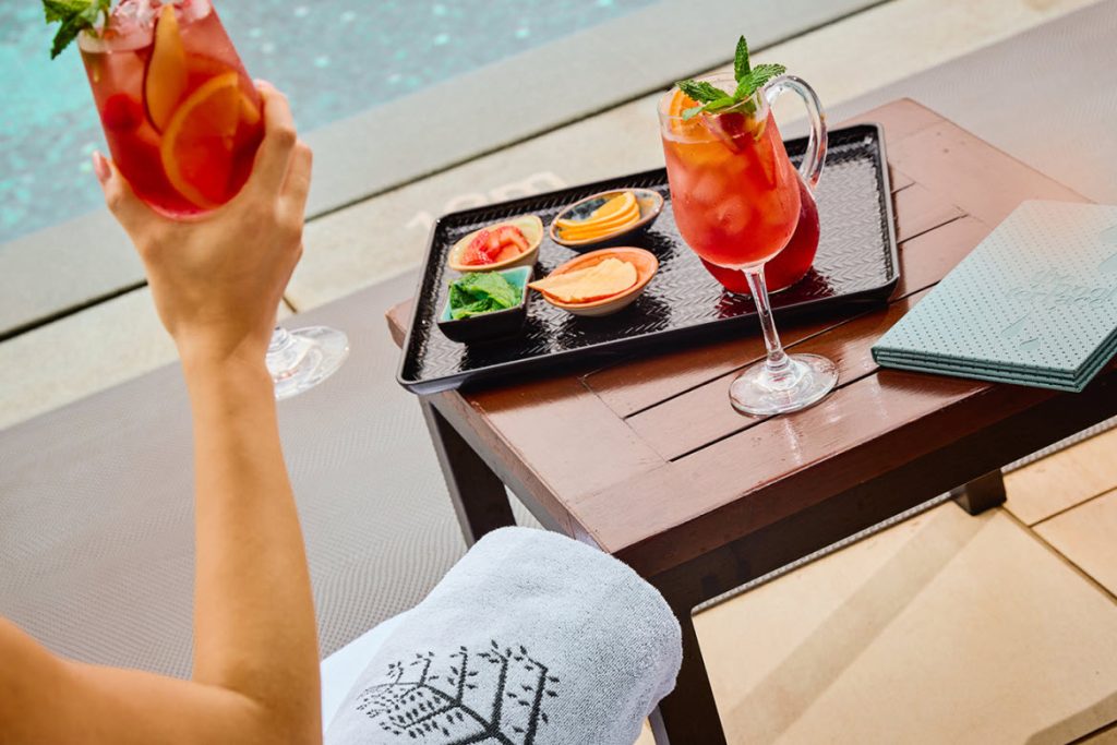 Four Seasons Hotel Hong Kong drinks