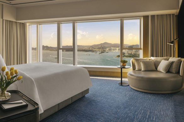 Four Seasons Hotel Hong Kong room