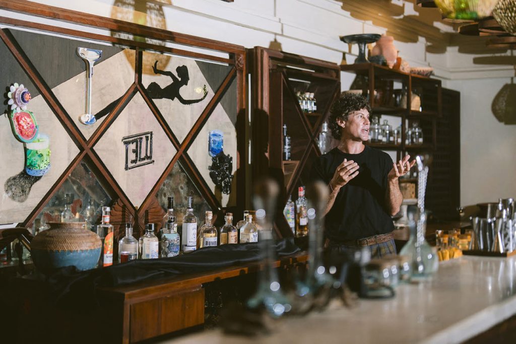 Telu Bar Bali, bartender