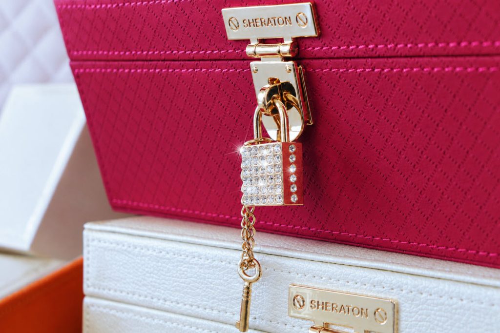 Crystal Padlock, Yue restaurant mooncakes