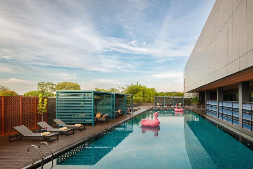 voco Kuching pool
