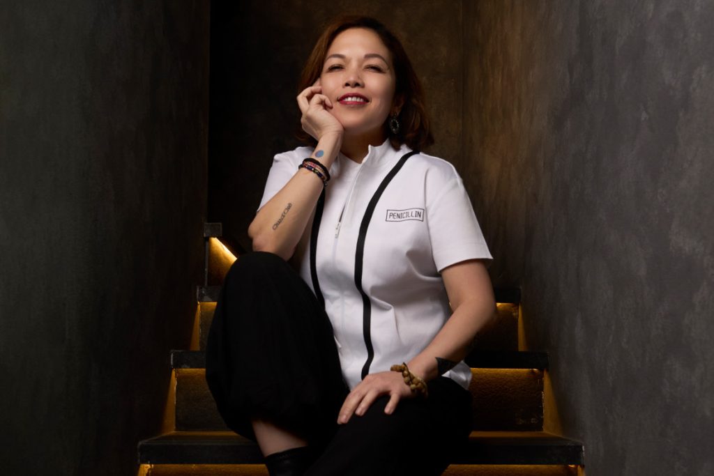 Laura Prabowo, Penicillin bar