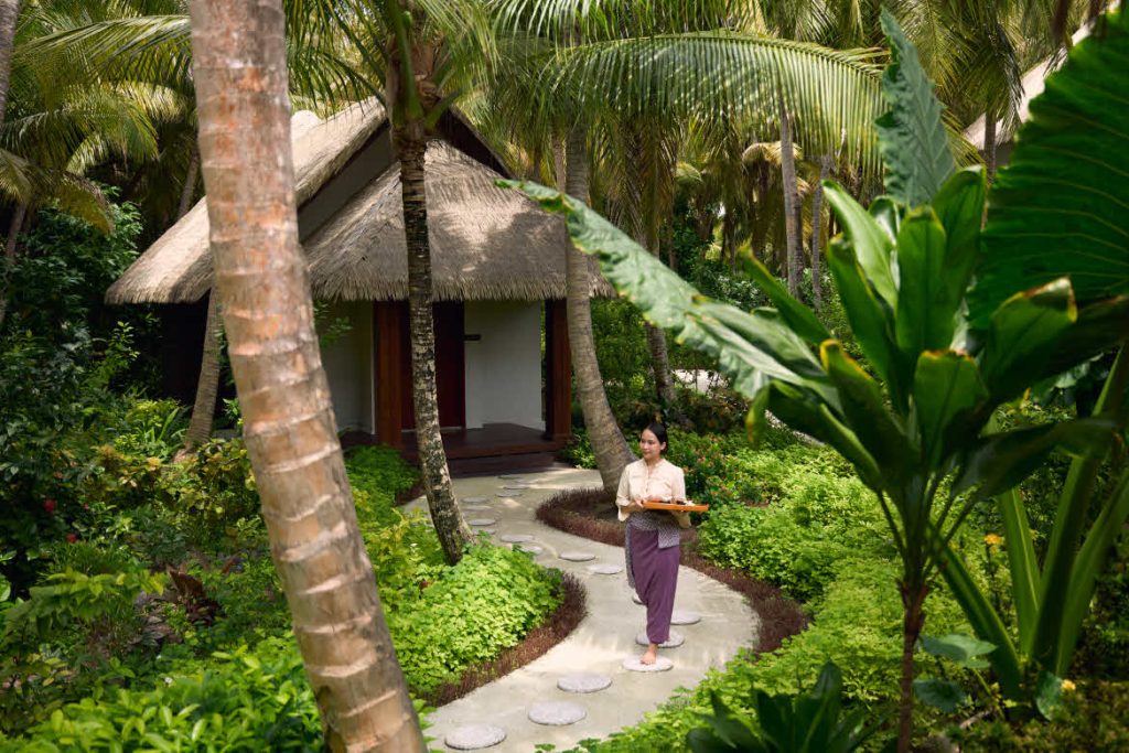 Dusit Thani Maldives: Devarana spa garden