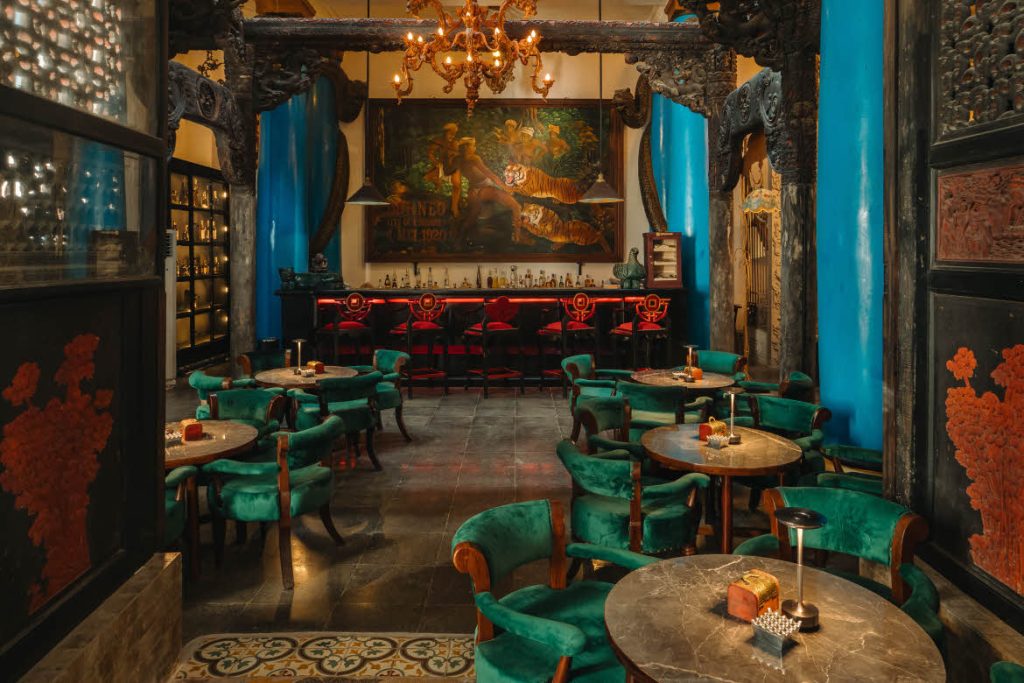 De Tiger bar interior