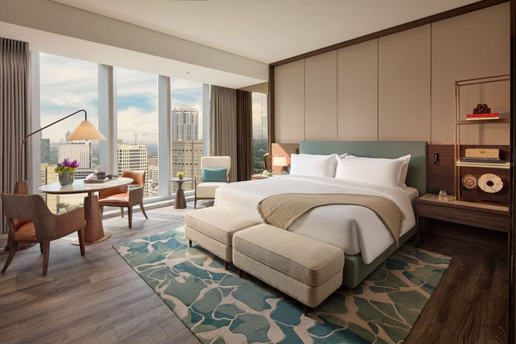 Deluxe room King, Mandarin Oriental Makati, Manila