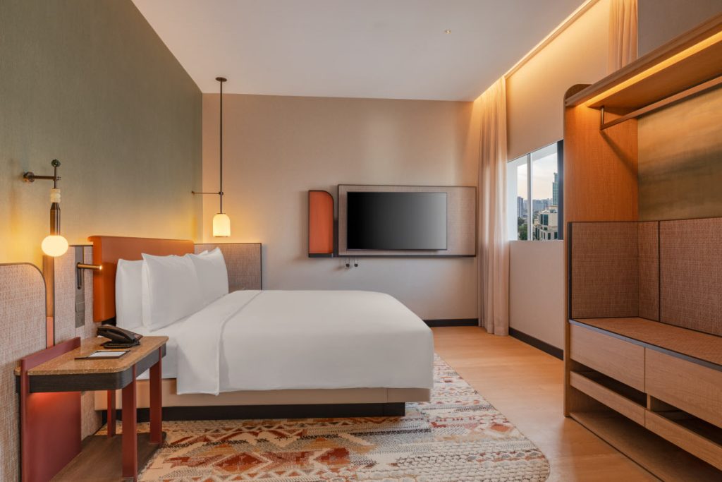DoubleTree by Hilton Singapore: King deluxe river room