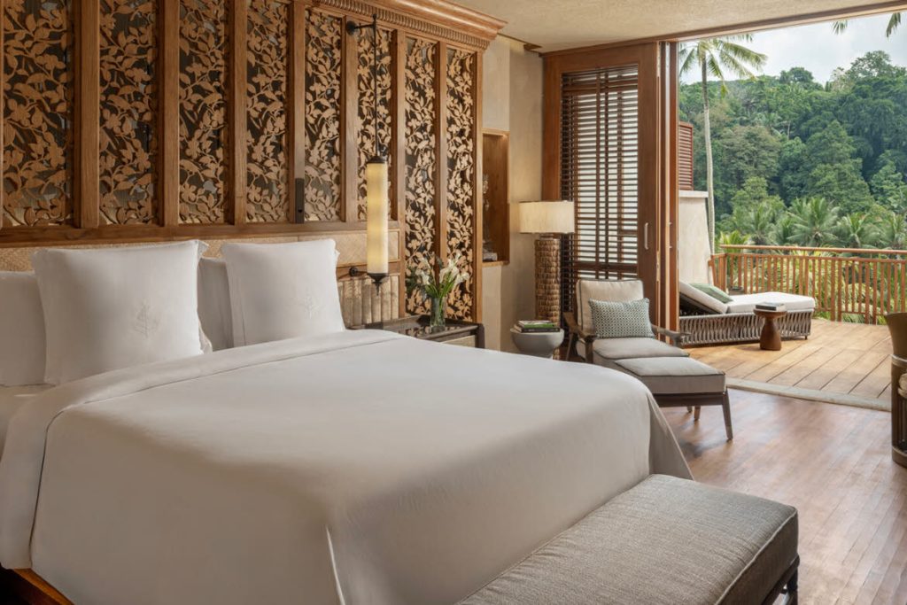 Four Seasons Bali Sayan suites: bed