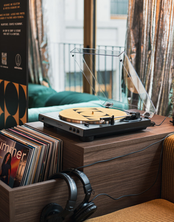 Tribe Paris Clichy listening station