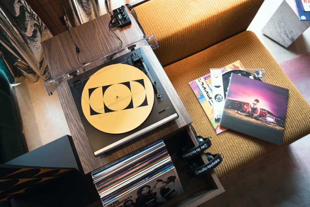 Tribe Paris Clichy listening station