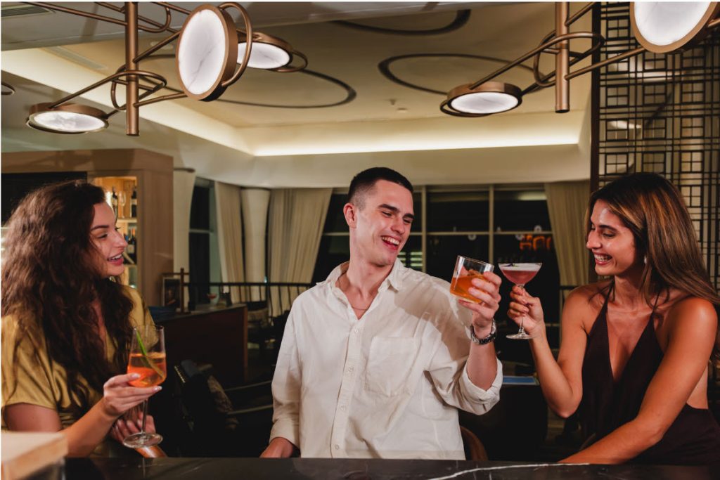 Oliverra guests drinking cocktail
