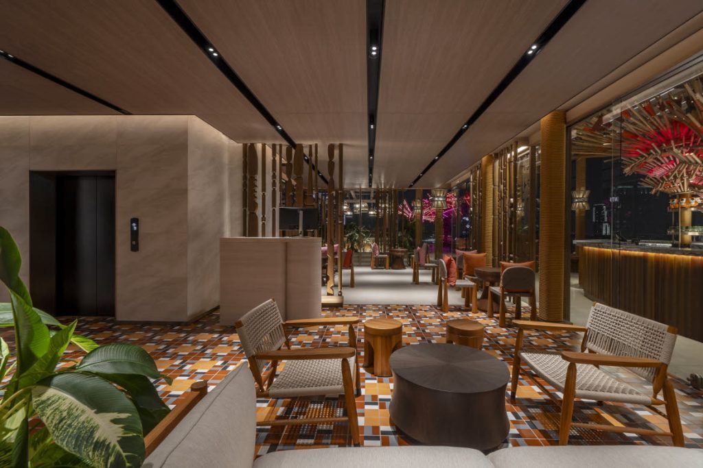 Sato San Rooftop Bar: indoors